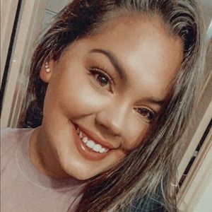 Meet your Posher, Denae